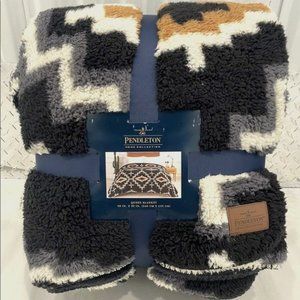 NWT Pendleton Black Otero Sherpa Blanket Queen